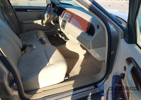 2008 Lincoln Town Car Signature Limited из США, поврежденный, VIN 2LNHM82V38X639853